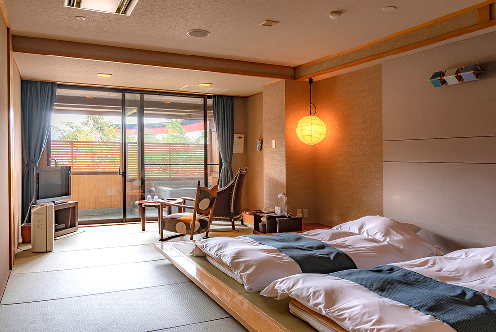 日式现代露天浴池房